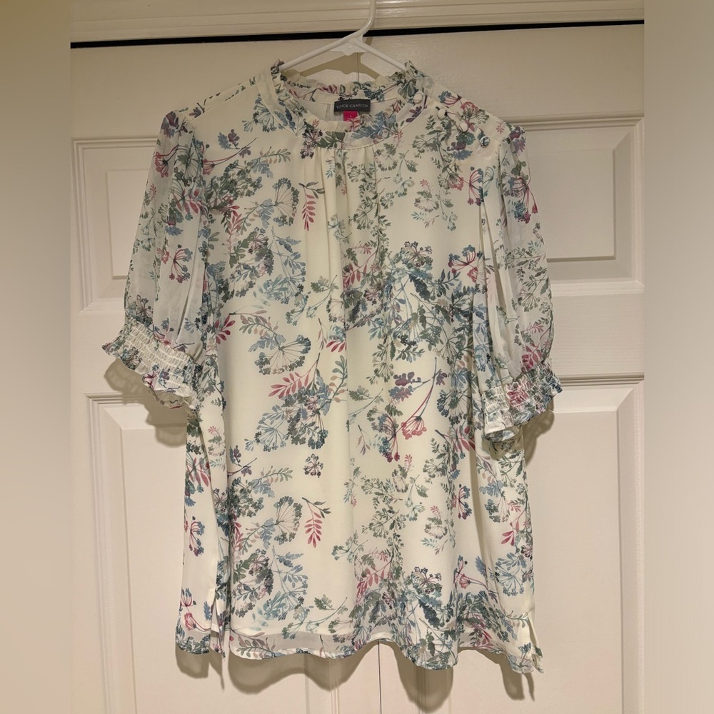 NWOT Vince Camuto blouse